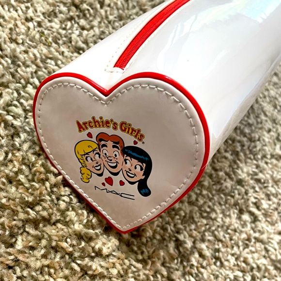 MAC “Just a Flirt” Make-Up Bag - Picture 3 of 5